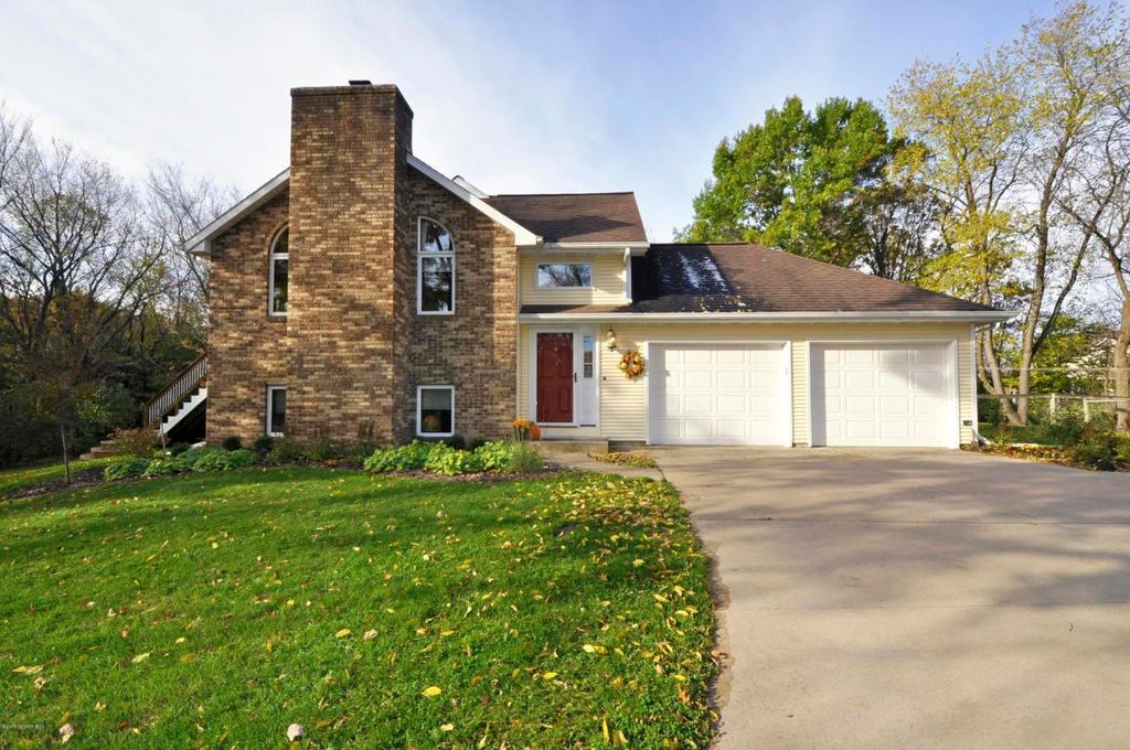 245 Pine Ridge Ct SW, Oronoco, MN 4 Bed, 3 Bath SingleFamily Home