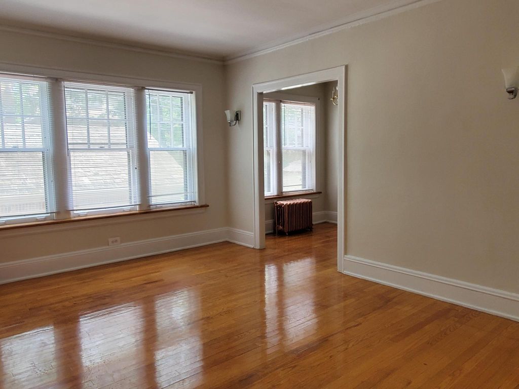 510 5th St #32-P2, Wilmette, IL 60091