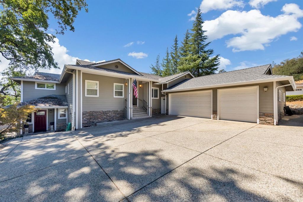 13715 Gold Country Dr, Penn Valley, CA 95946