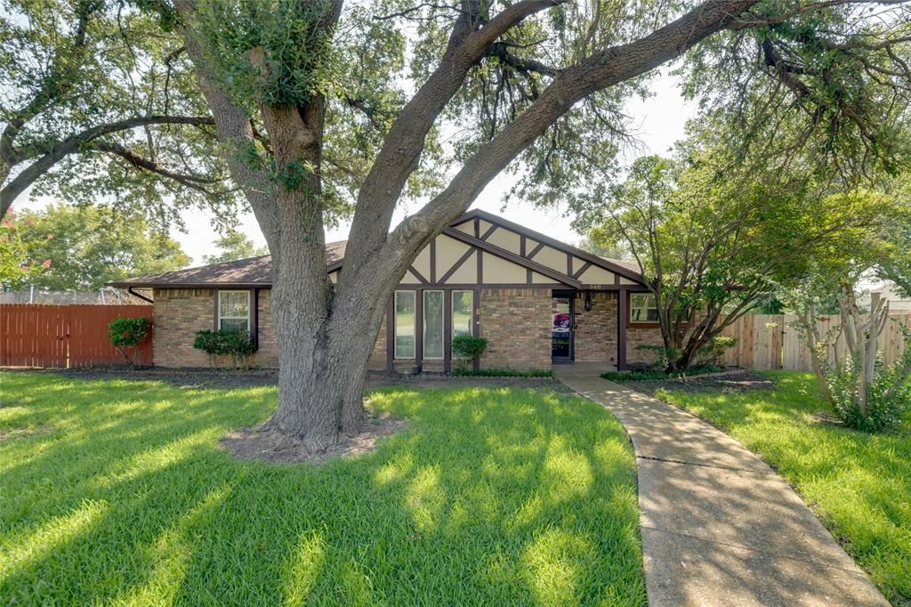 540 Cambridge Dr, Desoto, TX 75115