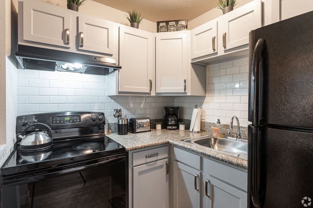 8818 S Central Ave, Phoenix, AZ 85042