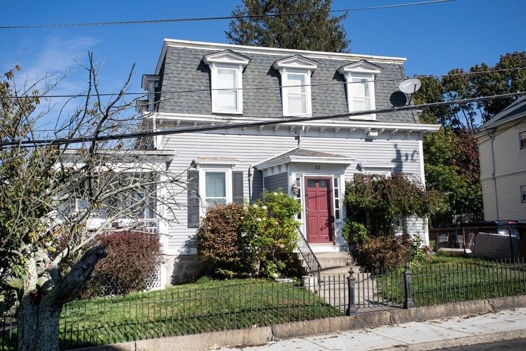 32 Freedom St, Fall River, MA 02724
