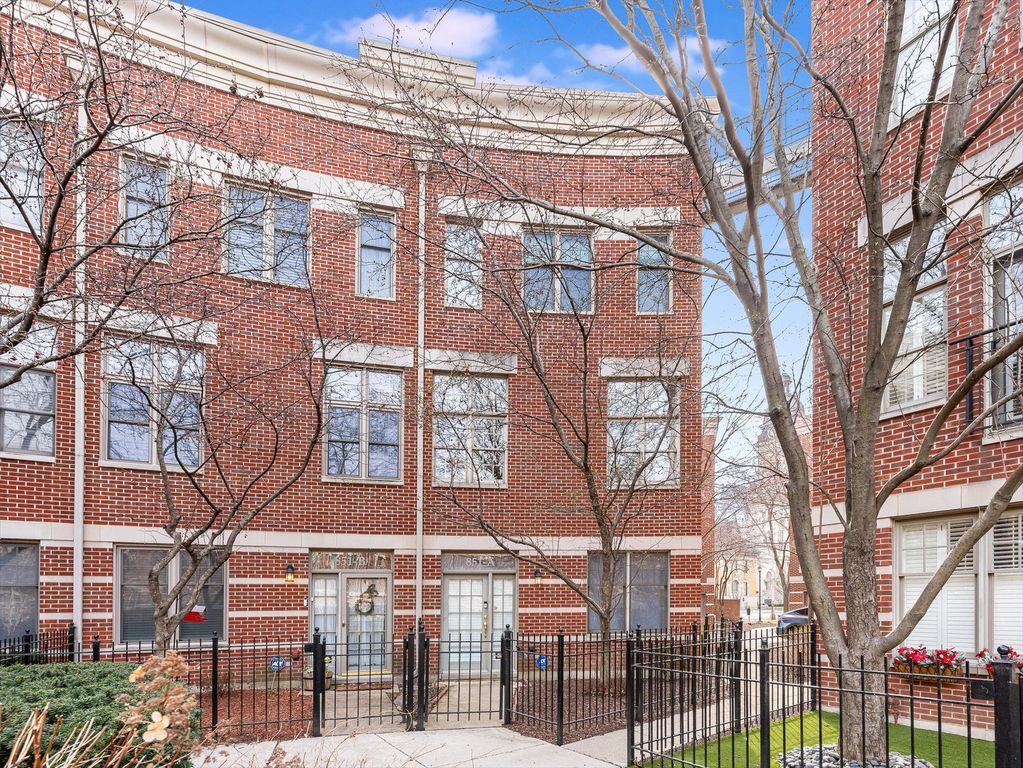 851 N  May St #A, Chicago, IL 60642
