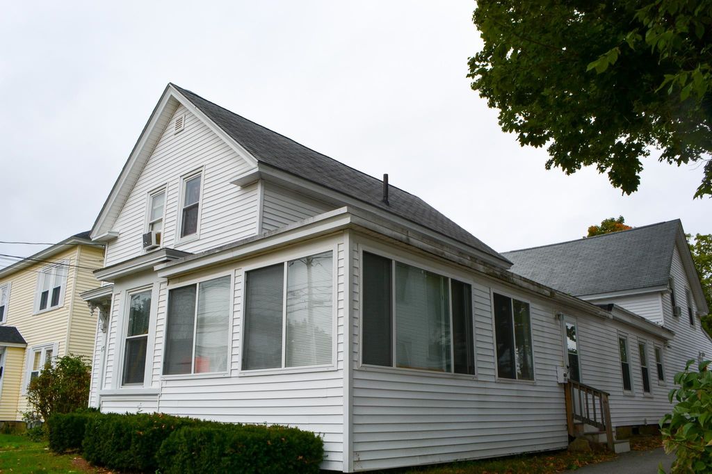 67 Washington St, Rochester, NH 03867