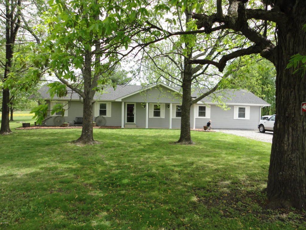 12526 Saraville Rd, Marion, IL 62959