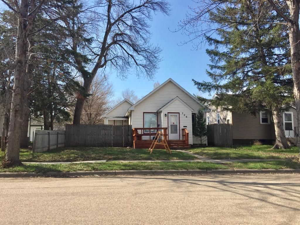 726 8th Ave SE, Aberdeen, SD 57401