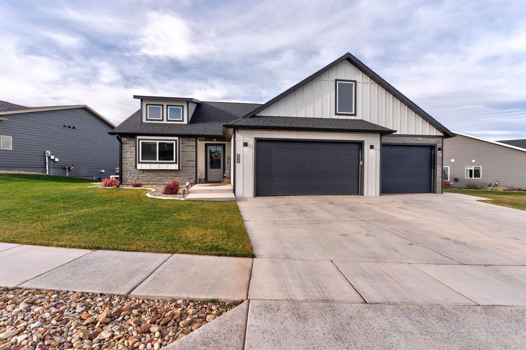 4527 Lahinch St, Rapid City, SD 57702