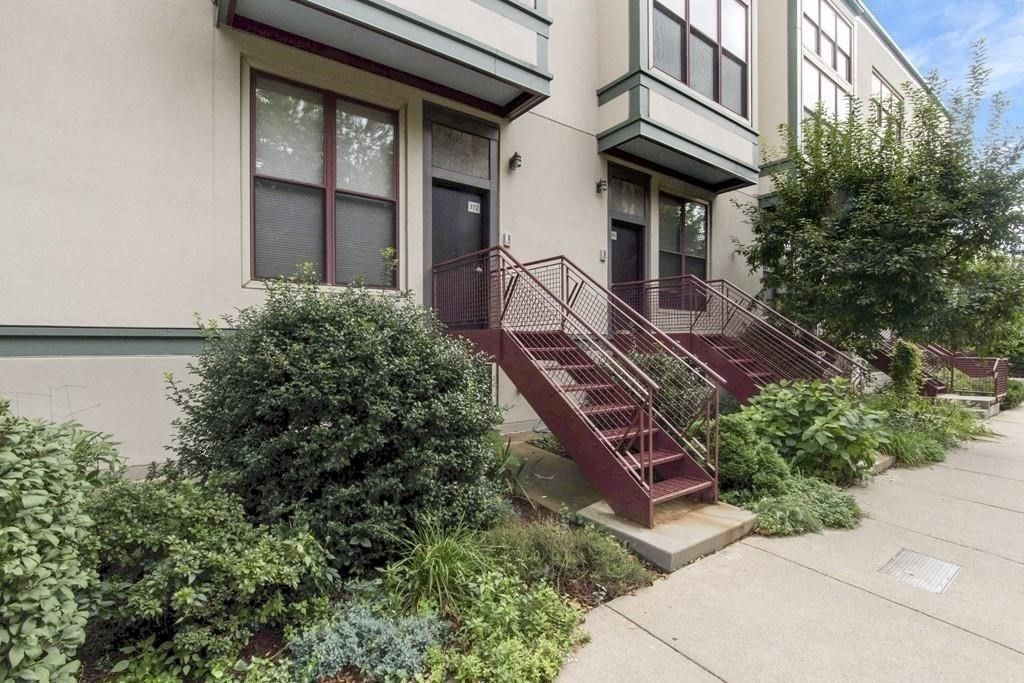 372 Amory St #372, Jamaica Plain, MA 02130
