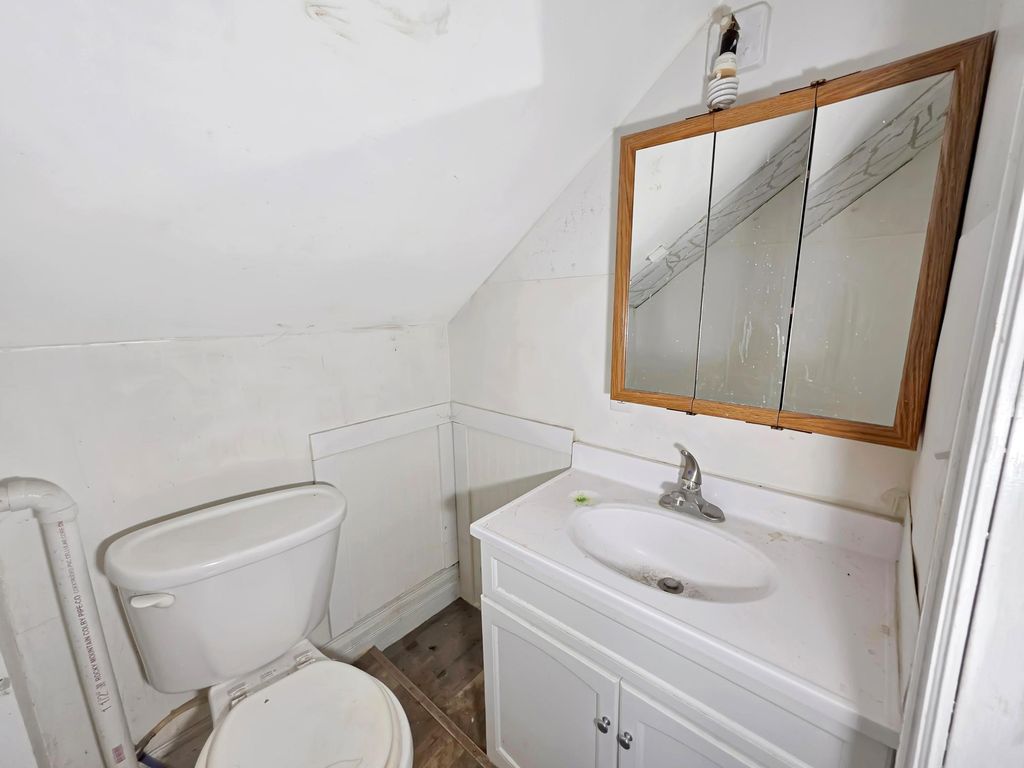 view 20th full size image of this home