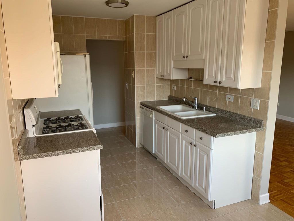 8623 W Foster Ave #3A, Chicago, IL 60656