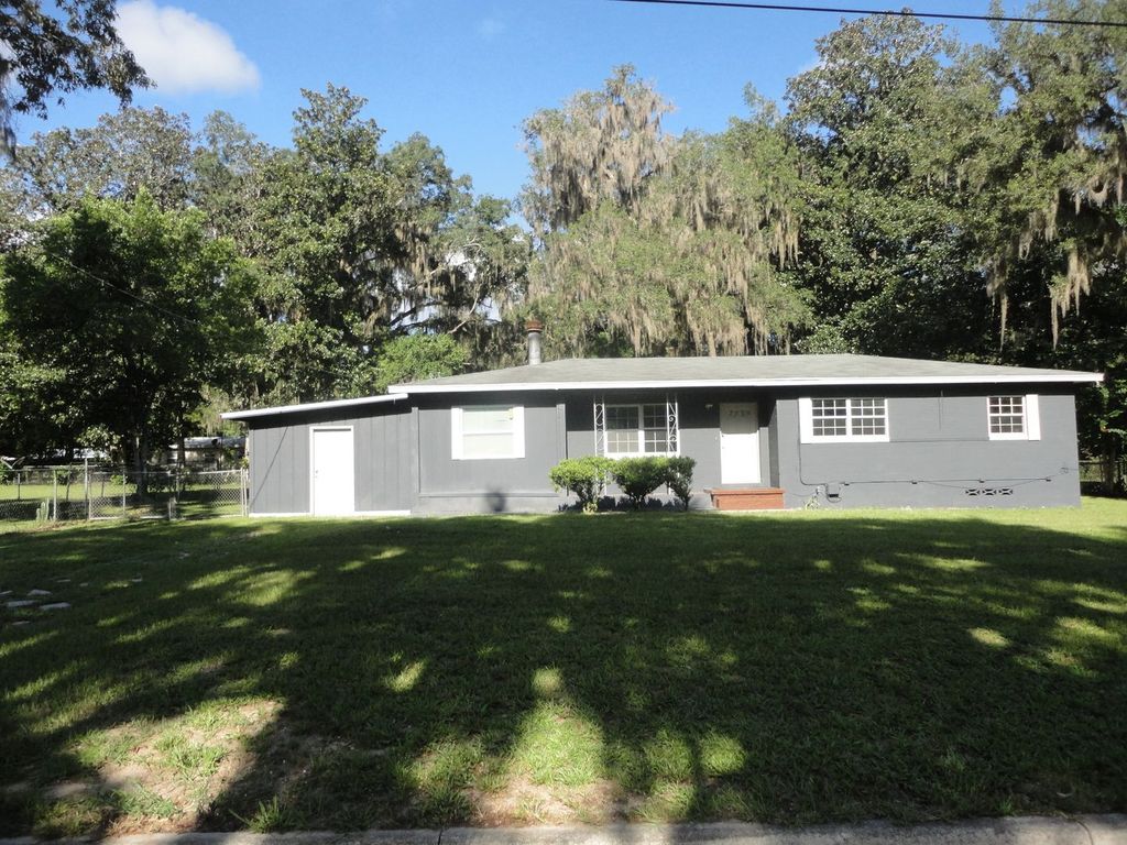 2220 SE 44th Ter, Gainesville, FL 32641