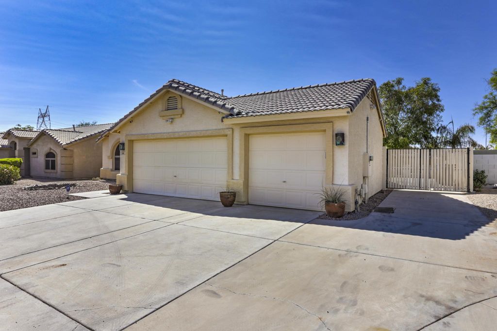 566 N Calle Largo, Mesa, AZ 85207