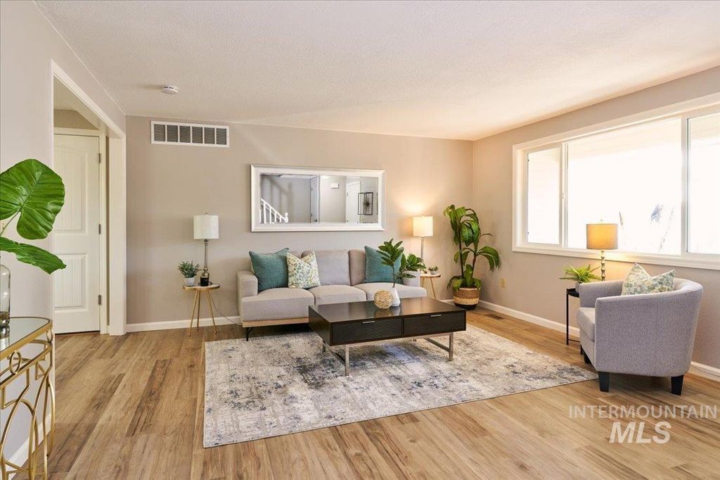 3205 W Cherry Ln, Boise, ID 83705