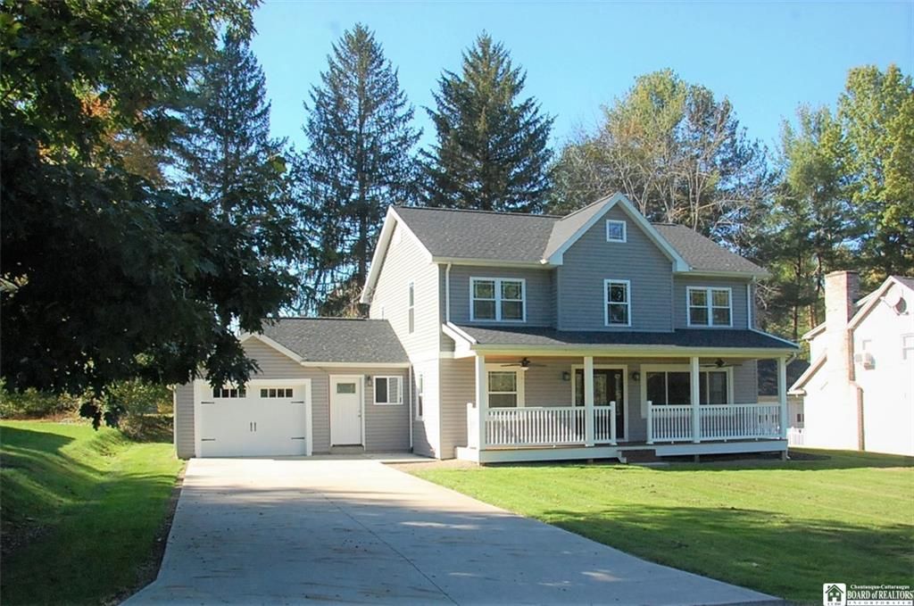 10 Walnut St, Lakewood, NY 14750