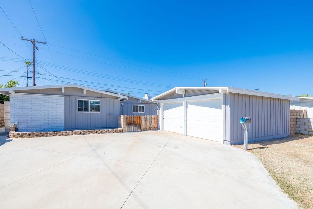 2110 W Grayson Ave, Anaheim, CA 92801