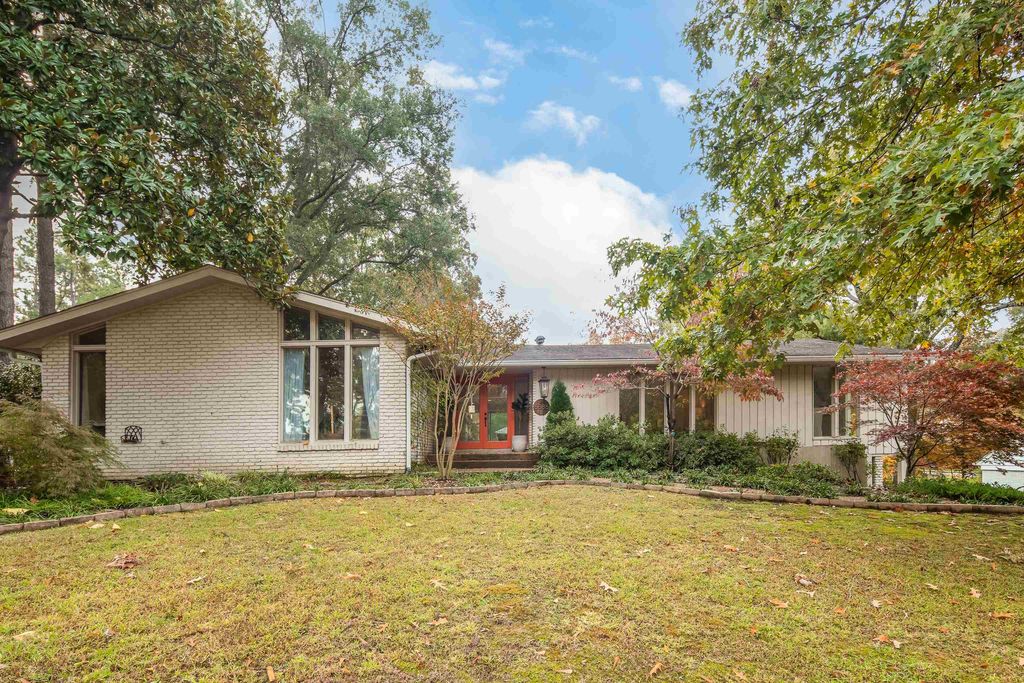 5585 Walnut Grove Rd, Memphis, TN 38120 See Estimated Value