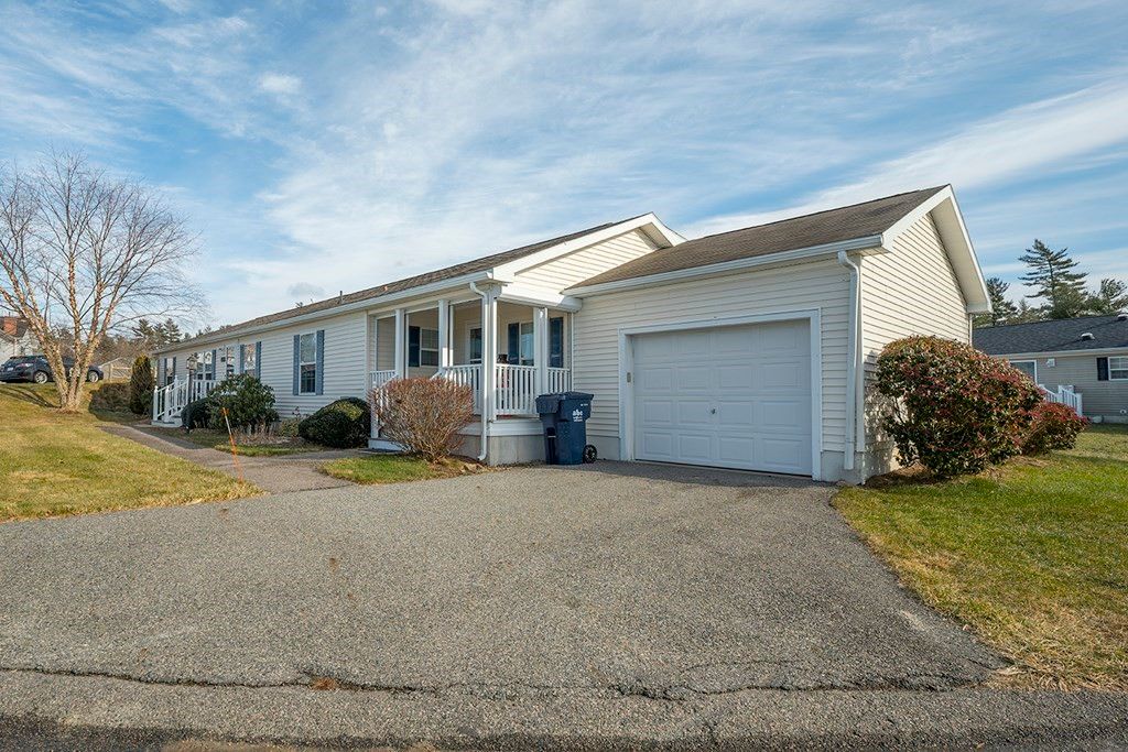 608 Hastings Rd, Middleboro, MA 02346