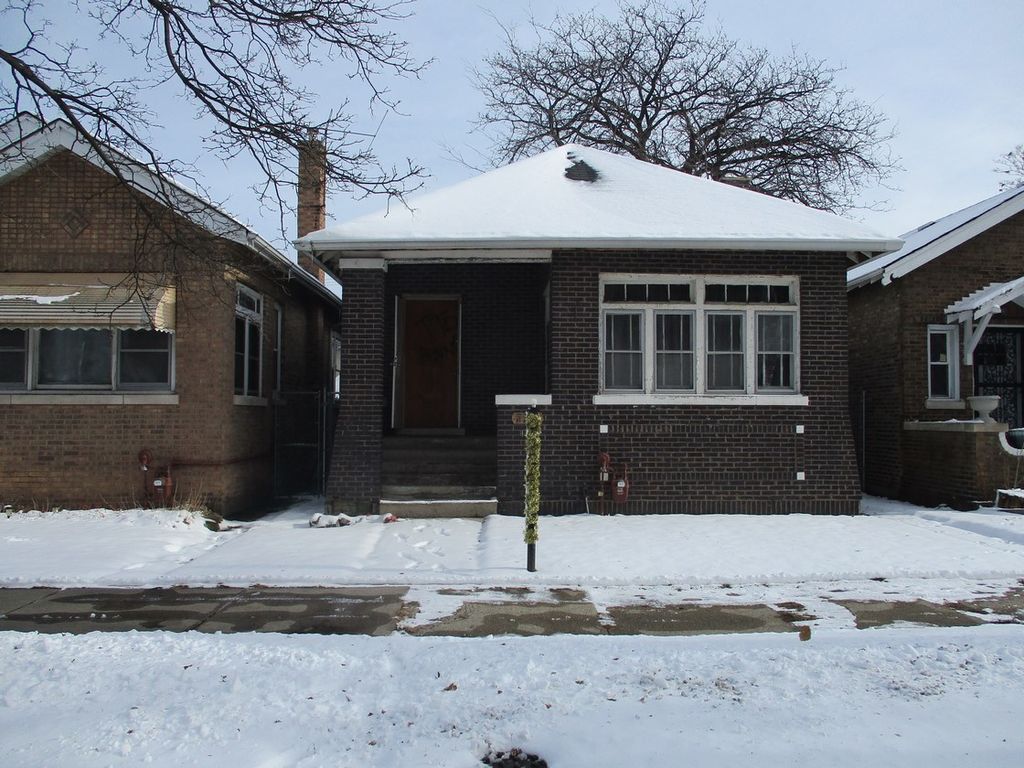 7711 S Ridgeland Ave, Chicago, IL 60649