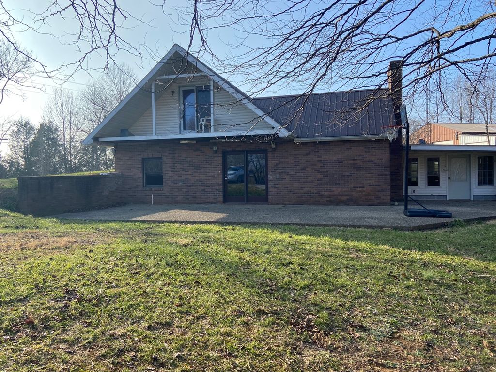 9830 Hodgenville Rd, Summersville, KY 42782