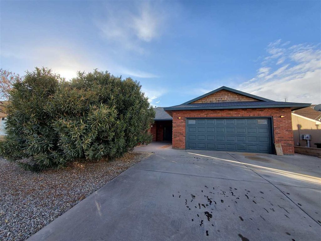 1022 Mimosa Ave, Alamogordo, NM 88310