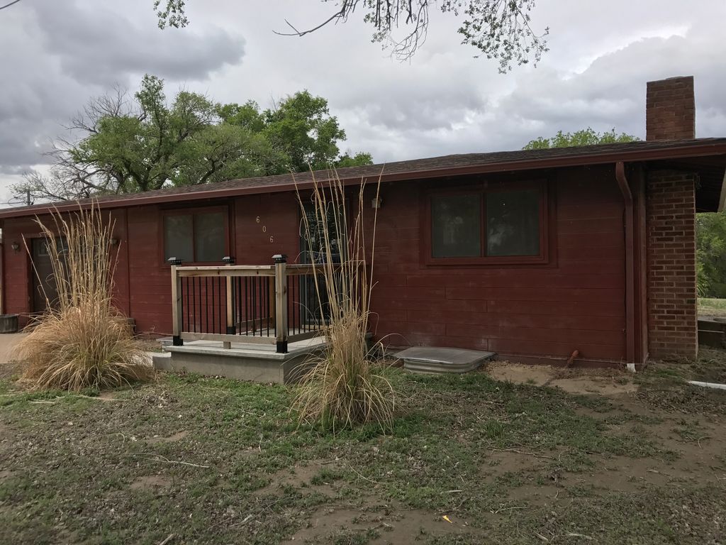 606 W Locust St, Ness City, KS 3 Bed, 2 Bath SingleFamily Home 12