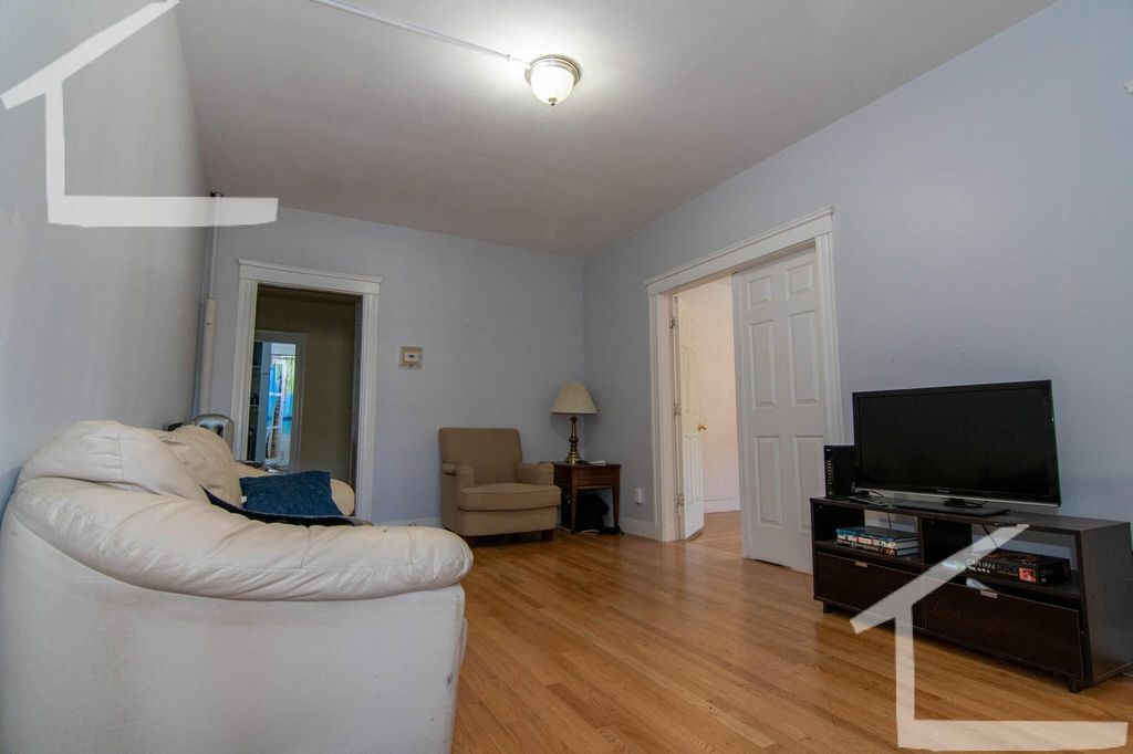 42 Orchard Rd #2L, Brookline, MA 02445