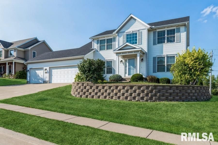 4104 Lilienthal St, Bettendorf, IA 52722