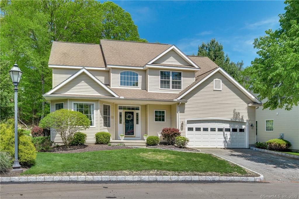 107 Governor Trumbull Way 107, Trumbull, CT 2 Bed, 2.5 Bath Condo
