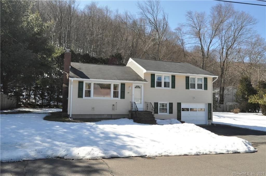 67 Valley Dr, Naugatuck, CT 06770 3 Bed, 1 Bath SingleFamily Home