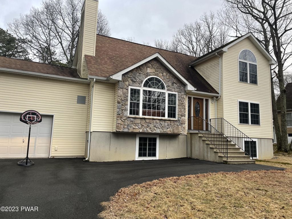 129 Heather Hill Rd, Dingmans Ferry, PA 18328