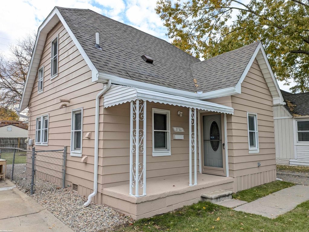 27301 Collingwood St, Roseville, MI 48066