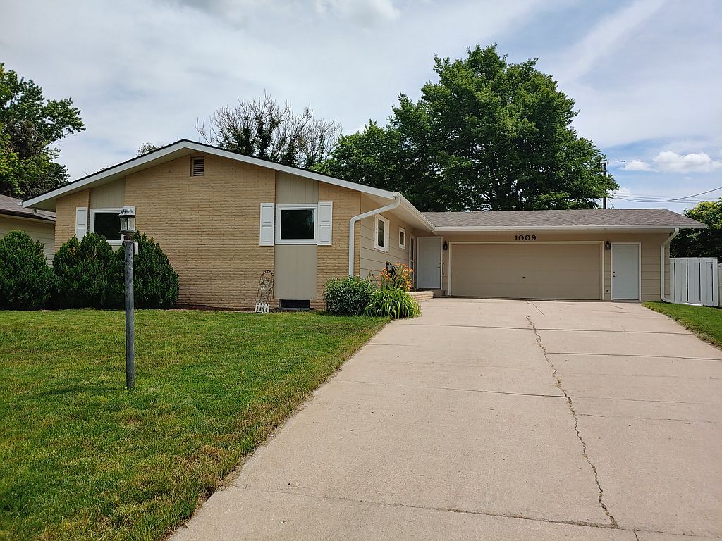 1009 E G St, Ogallala, NE 69153