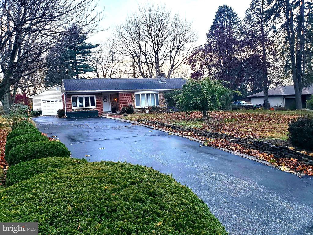 4132 Oliver Ln, Upper Chichester, PA 19061