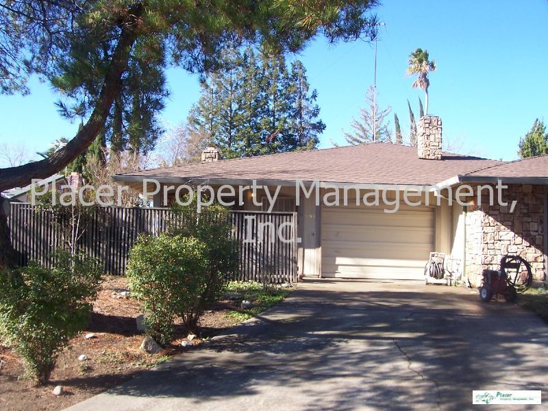 890 Athan Ave, Roseville, CA 95678