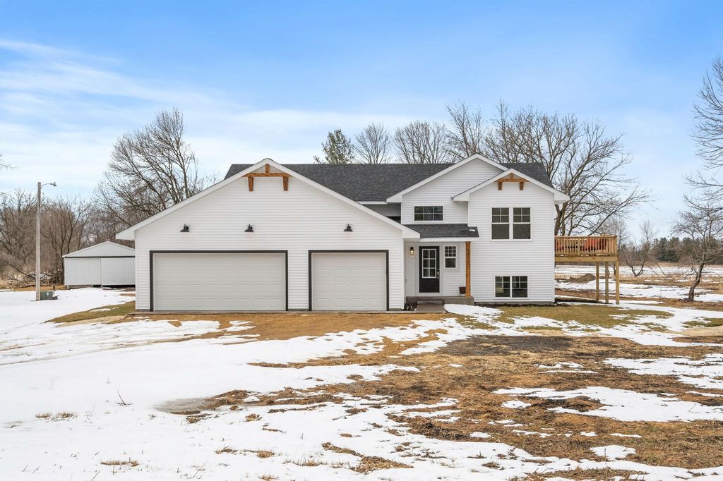 34760 Redwing Ave, Shafer, MN 55074