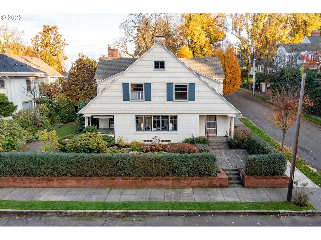 2056 SW Montgomery Dr, Portland, OR 97201 See Est. Value, Schools & More