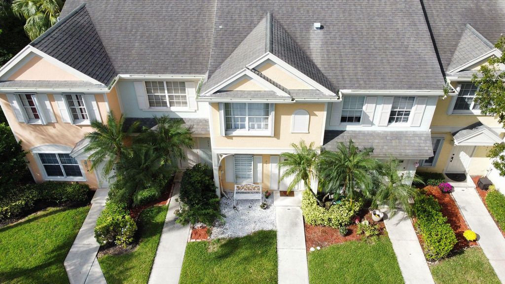 251 Mallory Ct, Weston, FL 33326