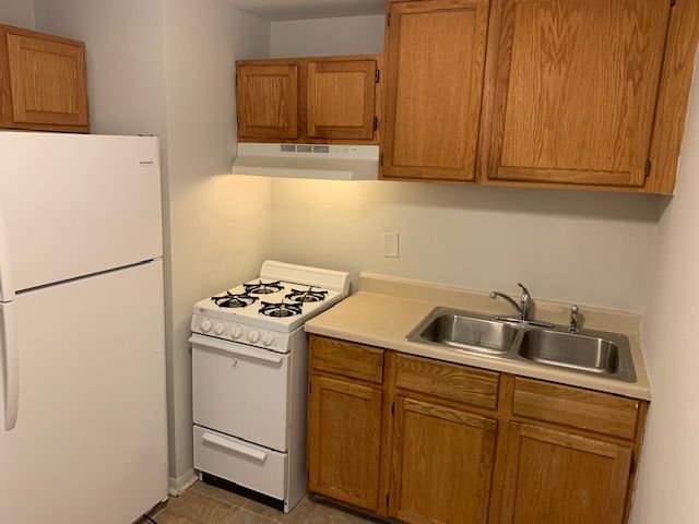 135 N Lincolnway #7B, North Aurora, IL 60542