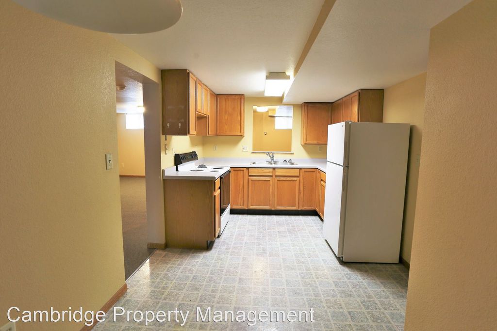 1924 5th Ave N #20, Grand Forks, ND 58203