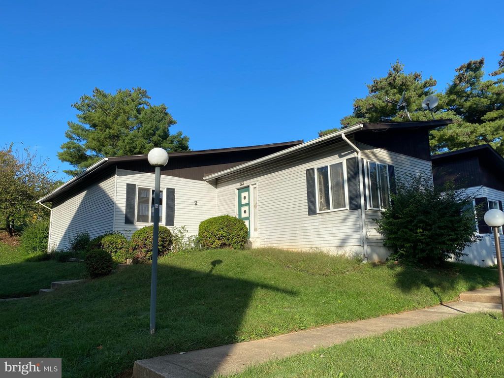 2 Benji Ct #138, Gaithersburg, MD 20877