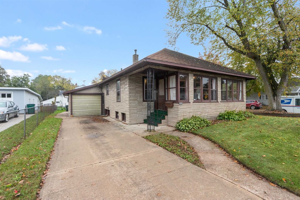 1112 S  Mill St, New London, WI 54961