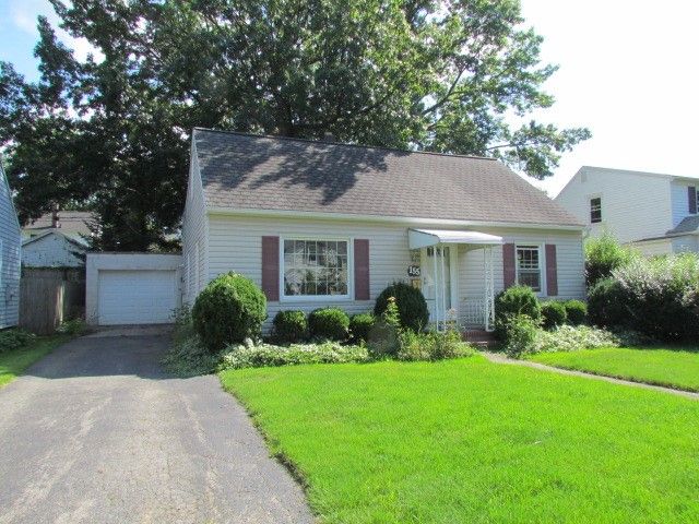 155 Winstead Rd, Rochester, NY 14609