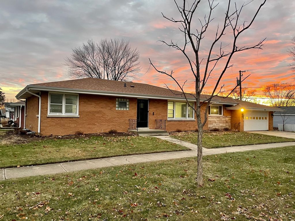 243 E View St, Lombard, IL 60148