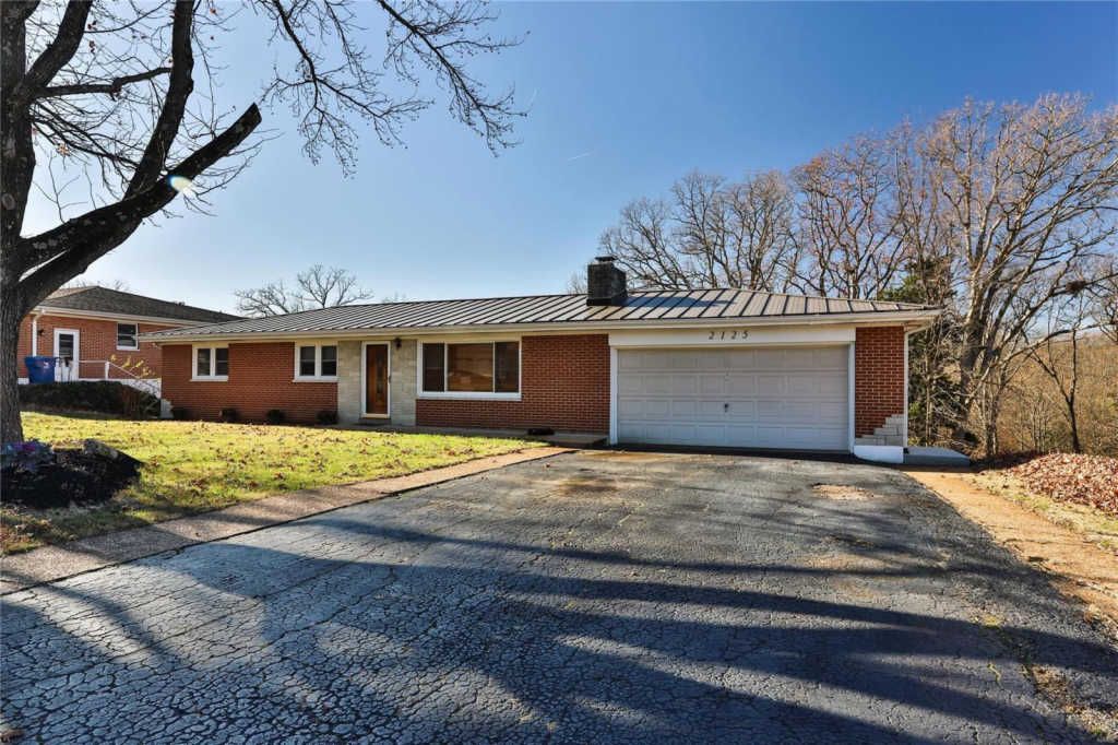 2125 Sunswept Ln, High Ridge, MO 63049