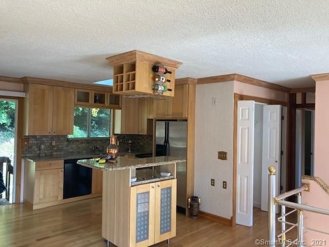 45 Celentano Dr, Naugatuck, CT 06770
