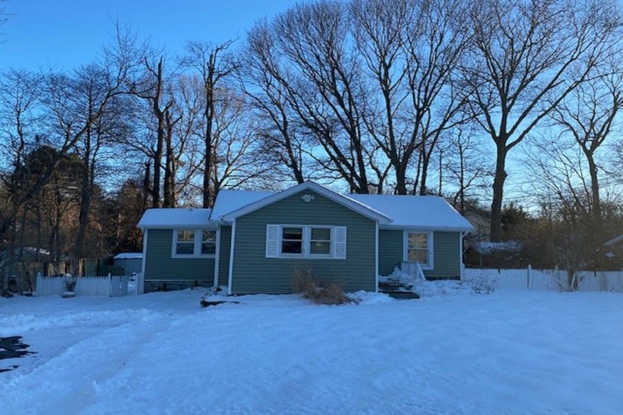 26 Cedar Dr, Miller Place, NY 11764 2 Bed, 1 Bath SingleFamily Home 5 Photos Foreclosure