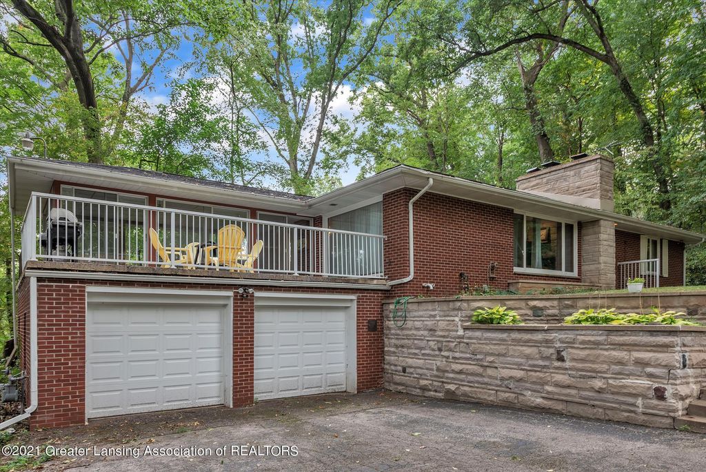 211 Dogwood Trl, Battle Creek, MI 49017