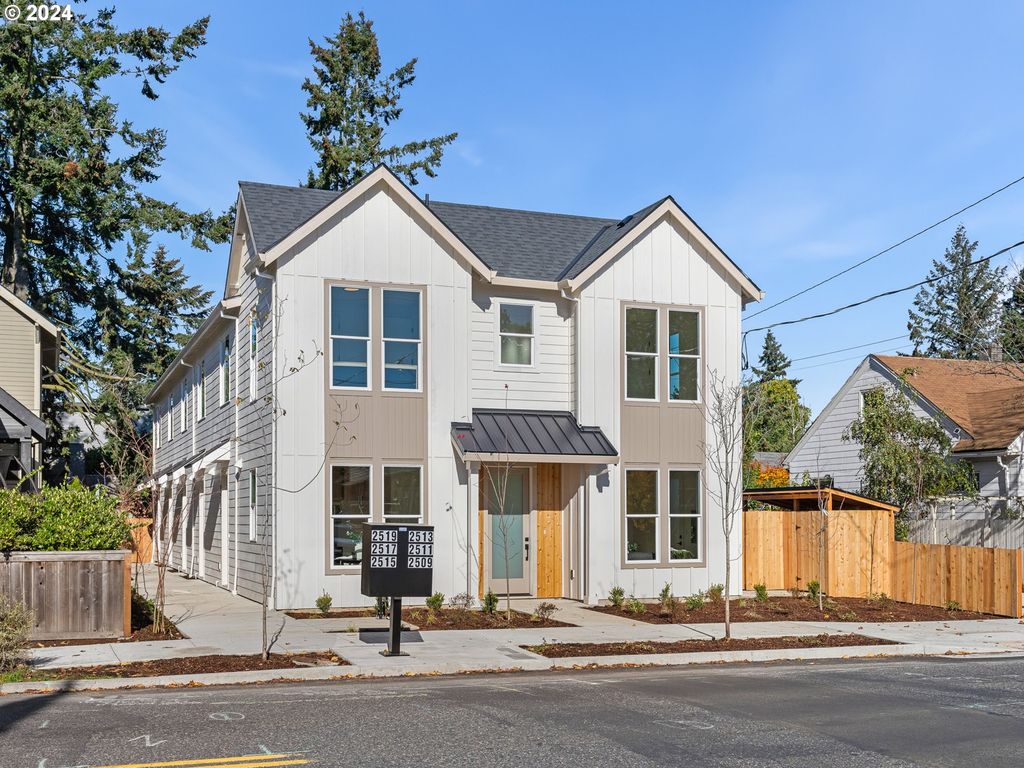 2513 NE Killingsworth St #4, Portland, OR 97211