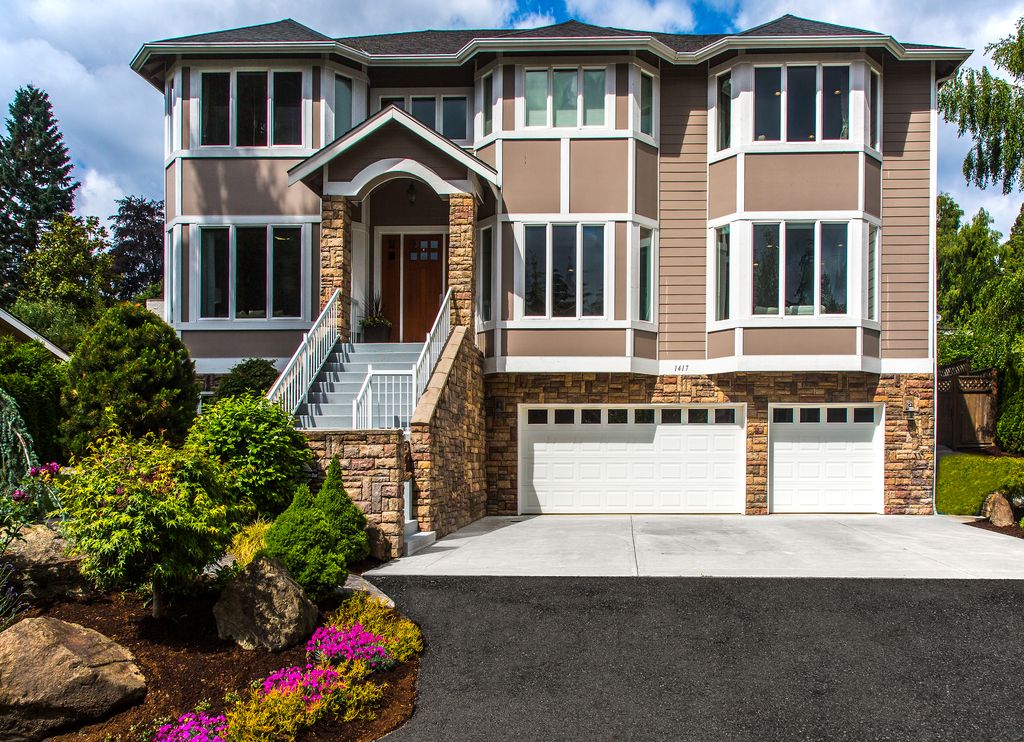 1417 102nd Ave NE, Bellevue, WA 98004