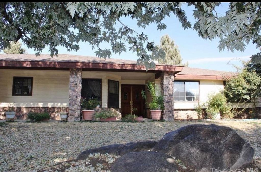 27620 Stallion Springs Dr, Tehachapi, CA 93561